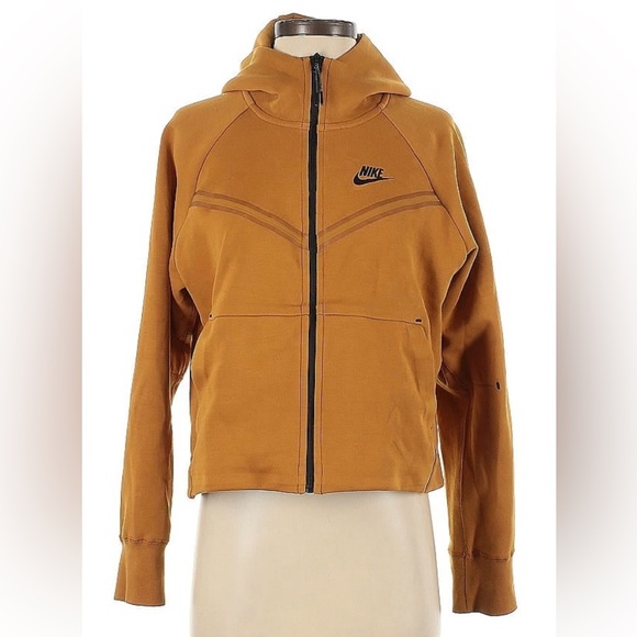 Nike Jackets & Blazers - Nike outfit SET. Size small. Jacket and Pants.